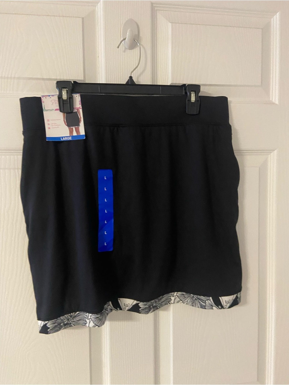 T42a- STELLA PARKER Floral Trim Athletic Skort